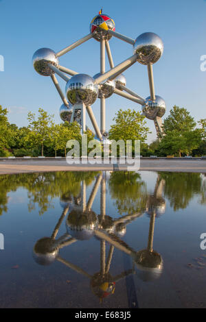 Brüssel, Belgien - 16. Juni 2014: Atomium. Moderne Gebäude wurde ursprünglich für die Expo 58 gebaut. Stockfoto