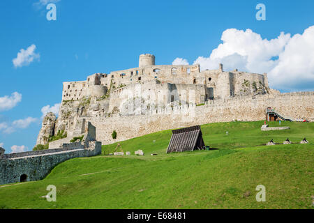 Spissky Burg - Blick von unten Schlosshof Stockfoto