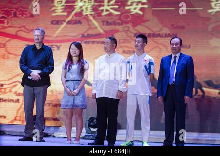 17. August 2014 - Xi ' an, CHINA - 17. AUGUST: Französische Literatur Nobelpreisträger Jean-Marie Gustave Le Clezio und chinesische Literatur Nobelpreis Nobelpreisträger Mo Yan besucht einen Dialog mit dem Thema "Chang'an und entlang der Seidenstraße" am 17. August in Xian. © SIPA Asien/ZUMA Draht/Alamy Live-Nachrichten Stockfoto