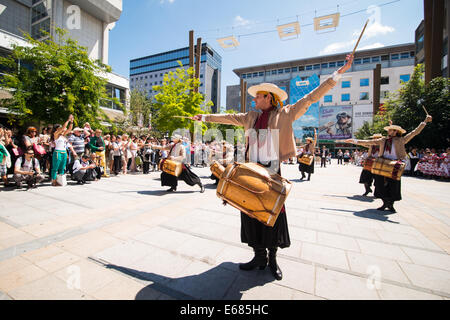 Ballet Folklórico Latinoamericano Santiago del Estero-folk-Ensemble aus Santiago Del Estero, Argentinien, erklingt in Folkart Stockfoto