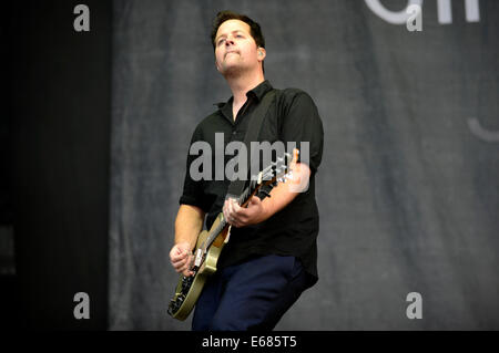 Tom Linton von Jimmy Eat World live Auf Dem Highfield Festival 2014 am Störmthaler See. Großpösna, 17.08.2014 Stockfoto