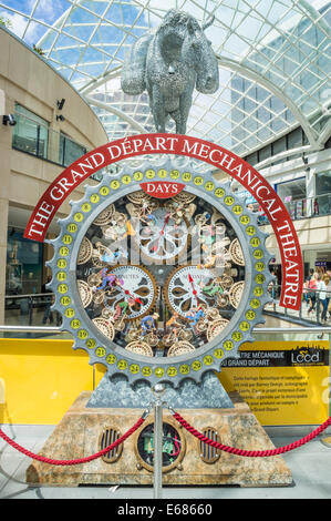 Leeds Grand Abfahrt zur Tour de France Mechanical Theatre Clock Trinity Leeds Shopping Centre Leeds West Yorkshire England UK GB EU Europa Stockfoto