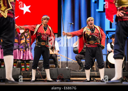 Chansu Volkstanzgruppe folk-Ensemble aus Ankara, Türkei, Auftritt beim 26. Folkart International CIOFF Folklore Festival Stockfoto