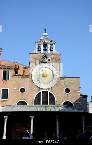 Italien Venedig San Polo Kirche San Giacomo di Rialto 15. Jahrhundert Uhr drei Glocken Stockfoto