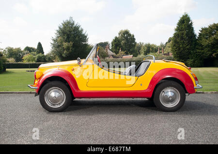 Fiat Gamine Vignale Basis 500 offenen Oldtimer Noddy Farben lackiert Stockfoto