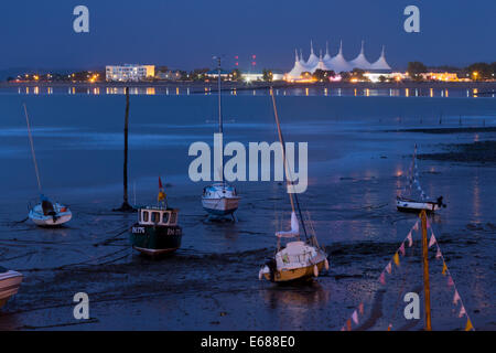 Nachtansicht Zeit von Minehead, Bucht vom Hafen aus gesehen. Die charakteristische weiße Dach Butlins holiday Camp deutlich zu erkennen. Stockfoto