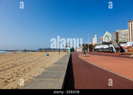 Durban, Südafrika. Die Promenade entlang der goldenen Meile von Durban in Südafrika Blick nach Süden. Stockfoto