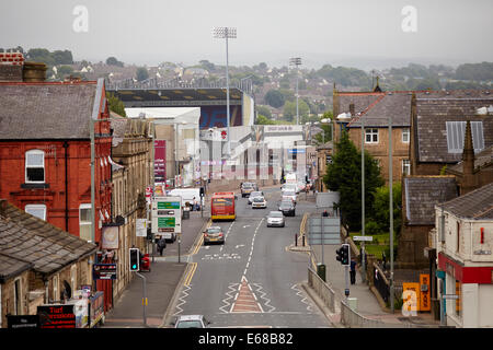 Ansicht des Turf Moor-Stadion, Heimat des FC Burnley vom Leeds-Liverpool-Kanal. Stockfoto