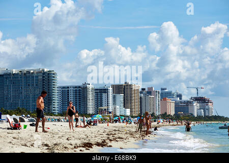 South Beach Deco Einflüsse auf Ocean Drive, Miami in Florida USA modernes Neubau Hotelentwicklungen spiegeln die sind prominente Stockfoto