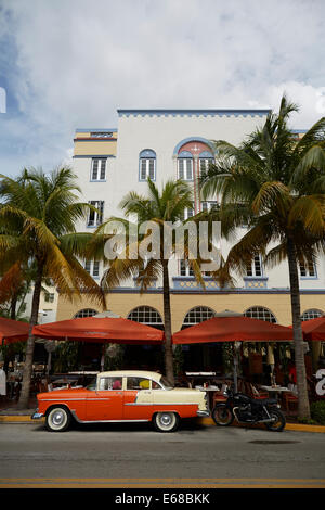 Amerikanische Oldtimer South Beach am Ocean Drive, Miami in Florida USA Stockfoto