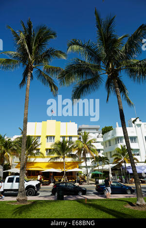 Ocean Drive South Beach Miami in Florida USA, Art-deco-Geschäfte, Restaurants und Hotels entlang der Strandpromenade-Straße Stockfoto