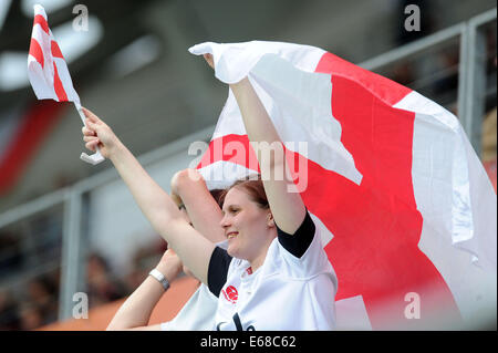 Paris, Frankreich. 17. August 2014. Womens Rugby-Weltmeisterschaft. England gegen Kanada. Anhänger England Credit: Action Plus Sport/Alamy Live News Stockfoto