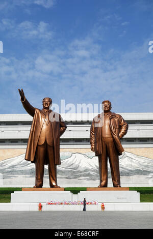 Die beiden Statuen der Liebe Führer In Grand Denkmal der Mansudae Hill, Pyongyang, Nordkorea Stockfoto