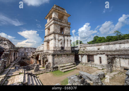 Im Inneren des Palastes an der Palenque archäologischen Stätte in Chiapas, Mexiko. Stockfoto