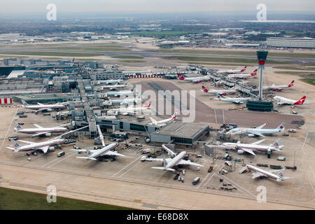 Mit Blick auf London Heathrow nach Weggang von Start-und Landebahn 27R Stockfoto