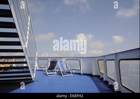 Fähre von Moby Lines Unternehmen bei der Navigation von Genua nach Sardinien (Italien) Stockfoto