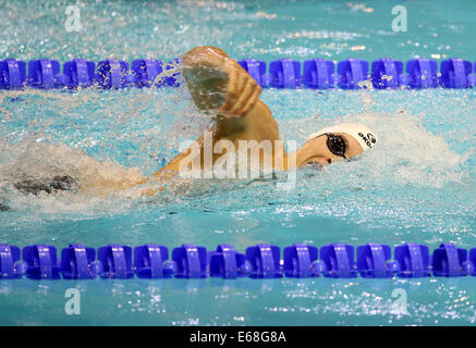 Berlin, Deutschland. 18. August 2014. Velimir Stjepanovic Serbiens konkurriert in der Herren 400-Meter-Freistil Finale auf der 32. LEN europäischen Swimming Championships 2014 im Velodrom in Berlin, Deutschland, 18. August 2014. Foto: Hannibal/Dpa/Alamy Live News Stockfoto