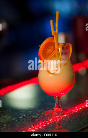 Ein Glas von Pina Colada cocktail in der bar Stockfoto