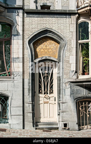 Jugendstil-Tür in Brüssel, Belgien. Stockfoto