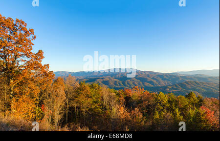 Blick über den Great Smoky Mountains National Park kurz vor Sonnenuntergang von den Ausläufern Parkway, Tennessee, USA Stockfoto