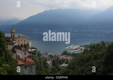 Locarno, Madonna del Sasso, Cardada und Cimetta, mit Blick auf den Lago Maggiore auf der Schweizer Seite Stockfoto