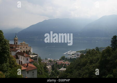 Locarno, Madonna del Sasso, Cardada und Cimetta, mit Blick auf den Lago Maggiore auf der Schweizer Seite Stockfoto