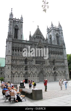 Westfassade, Nidaros Domkirke (Nidaros Kathedrale), Kongsgårdsgata, Trondheim, Sør-Trøndelag, Norwegen, Skandinavien, Europa Stockfoto