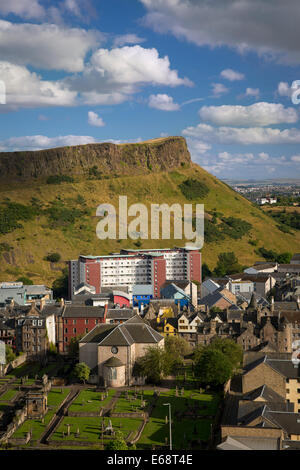 Arthurs Seat Salisbury Crags erhebt sich über Edinburgh, Schottland Lothian Stockfoto