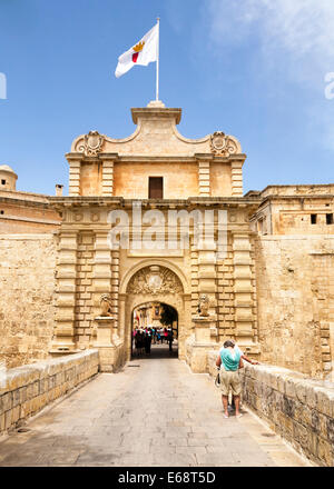 Mdina Haupteingang und Eingang in die mittelalterliche ummauerte Stadt, Malta. Stockfoto