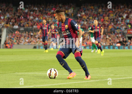 Barcelona, Spanien. 18. August 2014. Vorsaison-freundlich. Barcelona vs. Leon. Neymar steuert den Ball Credit: Action Plus Sport/Alamy Live News Stockfoto