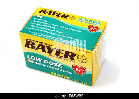 Karton mit niedrig dosiertem Bayer 81 mg aspirin Stockfoto