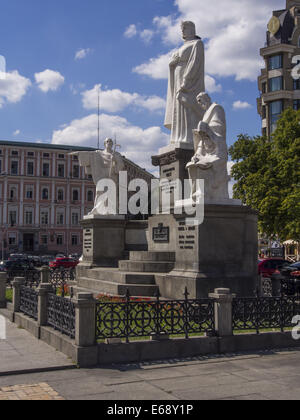 Denkmal für Prinzessin Olga, St. 18. August 2014. Apostel Andrew die erste genannt und gleich an die Apostel Kyrill und Method in Kiew, Ukraine. © Igor Golovniov/ZUMA Draht/Alamy Live-Nachrichten Stockfoto