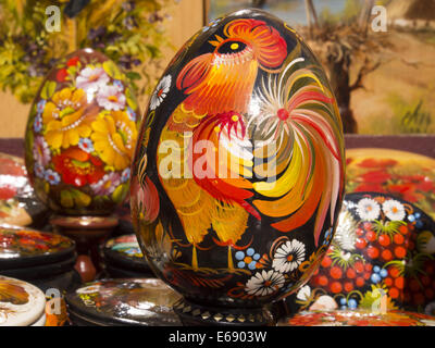 Ukrainische Souvenirs. 18. August 2014. Osterei - Pisanka auf einem Flohmarkt, Andreas Abstieg, Kiew, Ukraine © Igor Golovniov/ZUMA Draht/Alamy Live News Stockfoto