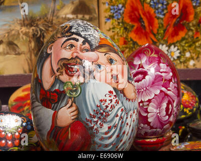 Ukrainische Souvenirs. 18. August 2014. Osterei - Pisanka auf einem Flohmarkt, Andreas Abstieg, Kiew, Ukraine © Igor Golovniov/ZUMA Draht/Alamy Live News Stockfoto