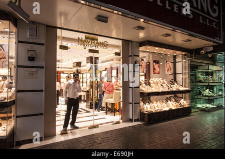 Goldschmuck in den Deira Gold Souk Markt Dubai, Vereinigte Arabische Emirate VAE. Stockfoto