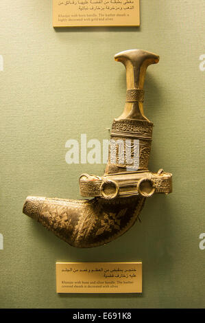 Antike Messer Dolch Artefakt Waffe im Dubai Museum, Dubai, Vereinigte Arabische Emirate VAE. Stockfoto