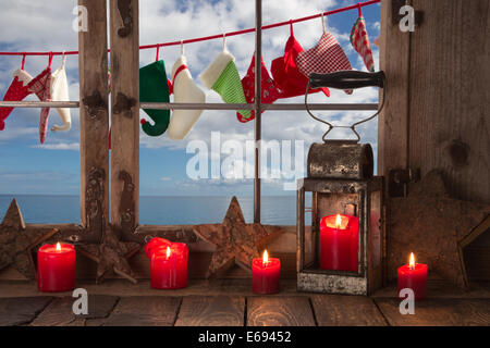 Heiligabend am Meer: Urlaub am Meer in der Weihnachtszeit. Stockfoto