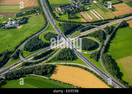 Luftbild, Autobahnkreuz Mönchengladbach, Kreuzung der Autobahnen A61 und A52 Klee-Form, Mönchengladbach Stockfoto