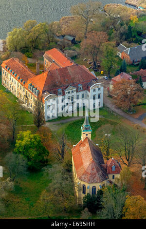 Luftaufnahme, Schloss Ivenack Schloss mit Schloss Kirche, Ivenack, Müritz Seenplatte, Mecklenburger Seenplatte Stockfoto