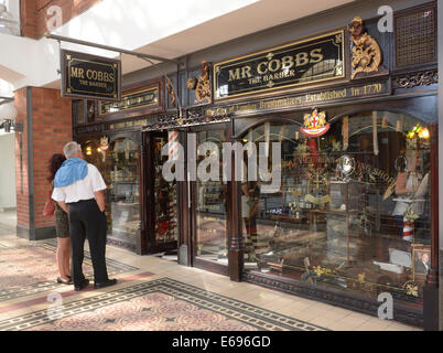 Historischen Friseur in der Shopping Mall des Victoria and Alfred Waterfront, Cape Town, Western Cape, Südafrika Stockfoto