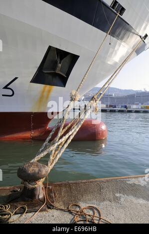 Genua Fährhafen (Italien), am Liegeplatz Stockfoto