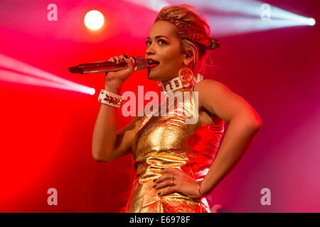 Rita Ora, britische Sängerin, Model und Schauspielerin, Leben in das Blue Balls Festival, Luzern, Schweiz Stockfoto