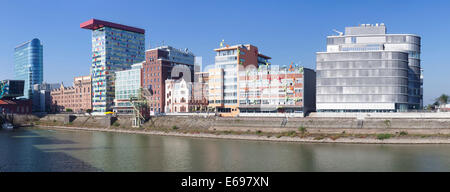 Moderne Architektur in der Trade Port, Medienhafen, Düsseldorf, Nordrhein-Westfalen, Deutschland Stockfoto