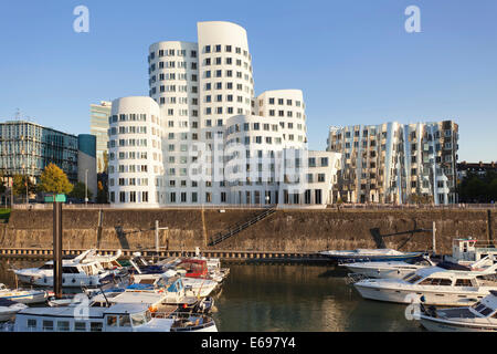 Neuer Zollhof, Gehry-Bauten, Medien Hafen, Düsseldorf, Nordrhein-Westfalen, Deutschland Stockfoto