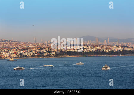 Blick vom Galata-Turm über den Bosporus und Üsküdar, Istanbul, Asian Side, Türkei Stockfoto