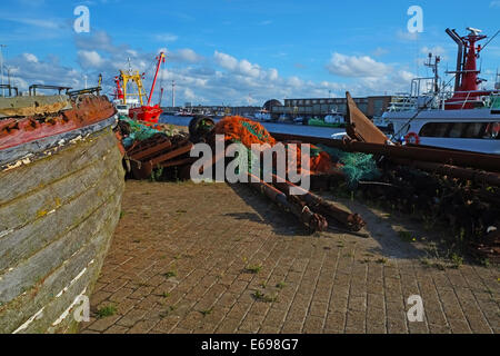 Altes Boot im Ostend Fischerhafen Stockfoto