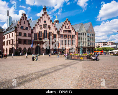 Römer-Rathaus am Römerberg Quadrat und Brunnen der Justiz mit Bronze-Statue der Justitia, Frankfurt Am Main, Hessen Deutschland Stockfoto