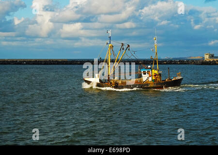 Fischerboot im Hafen von Ostende Stockfoto