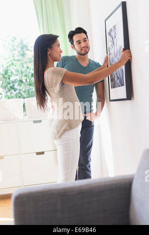 Paar hängenden Bild zusammen Stockfoto
