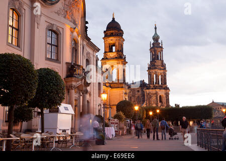 Brühl-Terrasse, Ständehaus und Kathedrale in Dresden bei Nacht, Sachsen, Deutschland, Europa Stockfoto